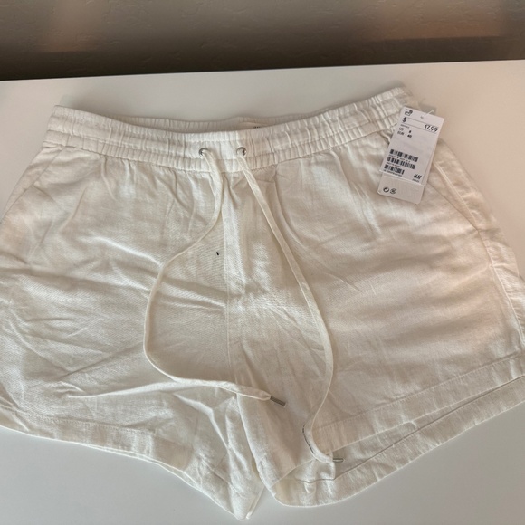 H&M Linen Shorts, Size 8 - Picture 3 of 4